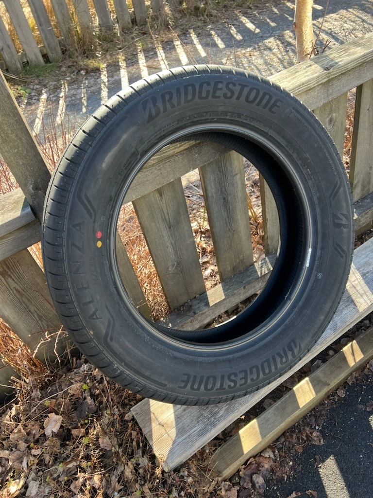 Huvudbild för Sommardäck 2 stycken "nya" 225/60 R 18