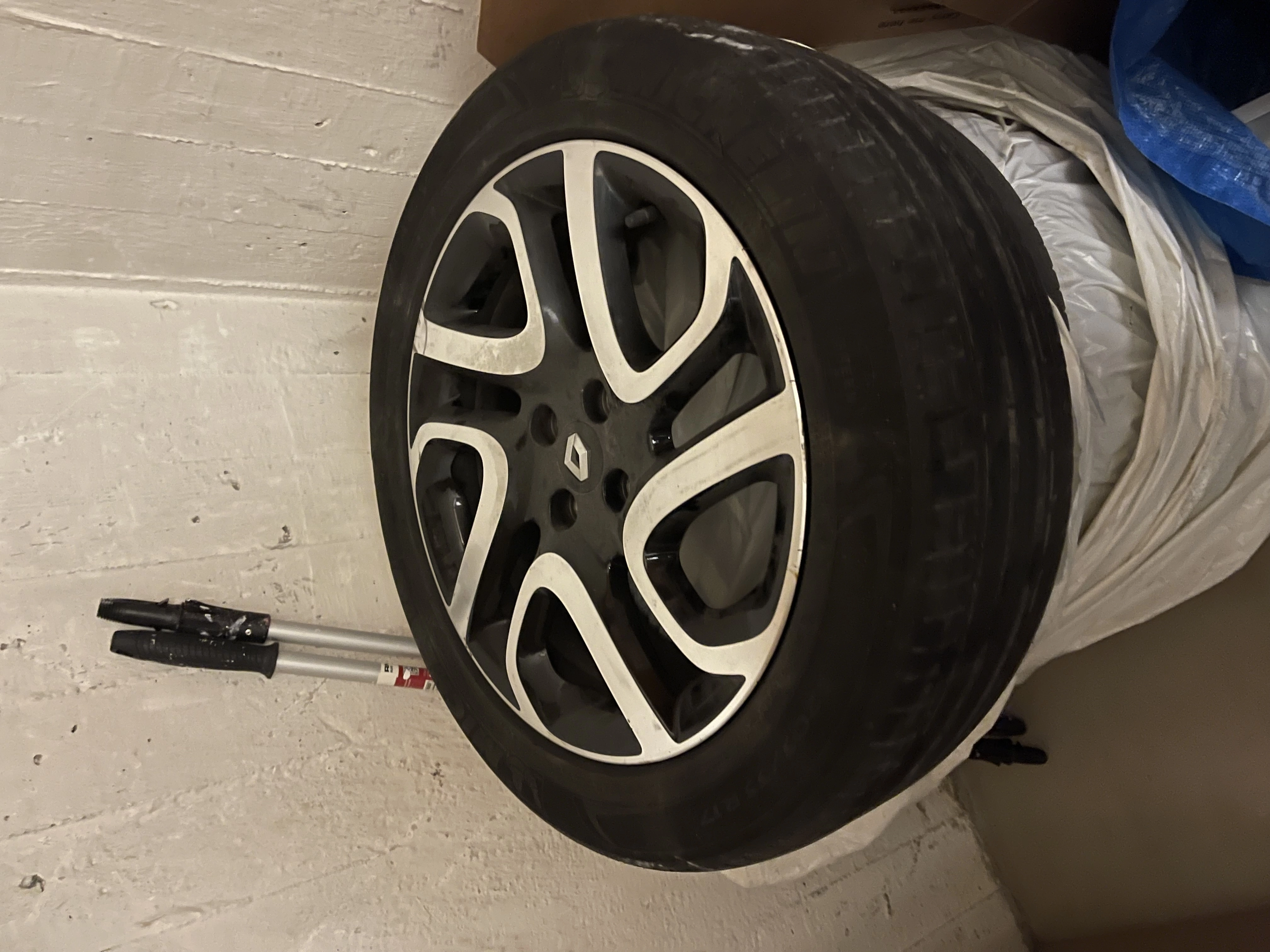 Huvudbild för Original Aluminium Fälg till Renault