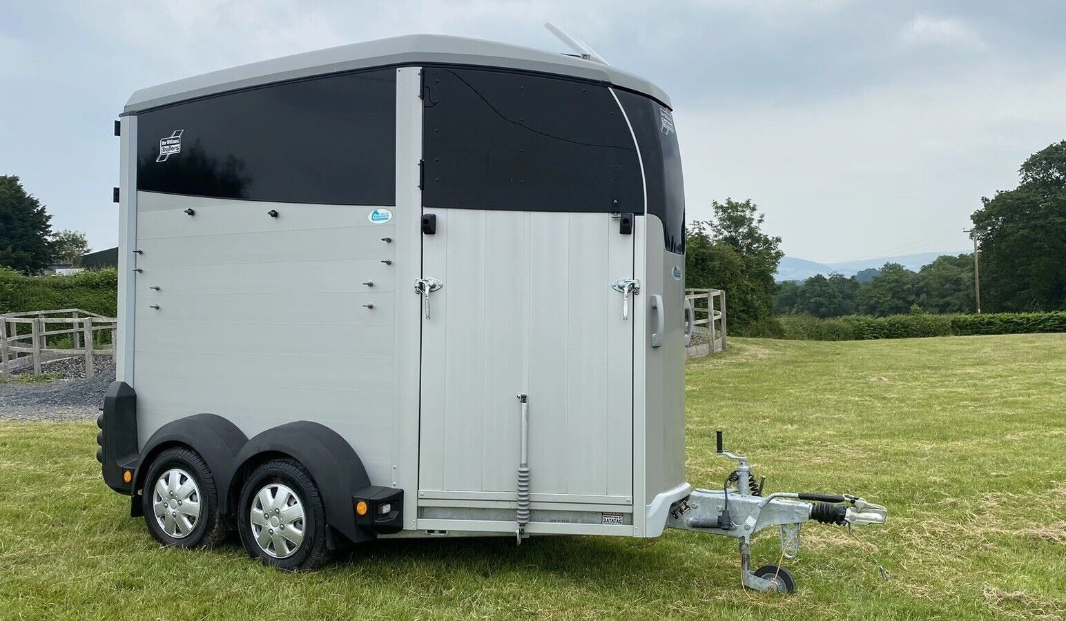 Huvudbild för 2020 Ifor Williams HBX 403 Silver - Enkel hästvagn