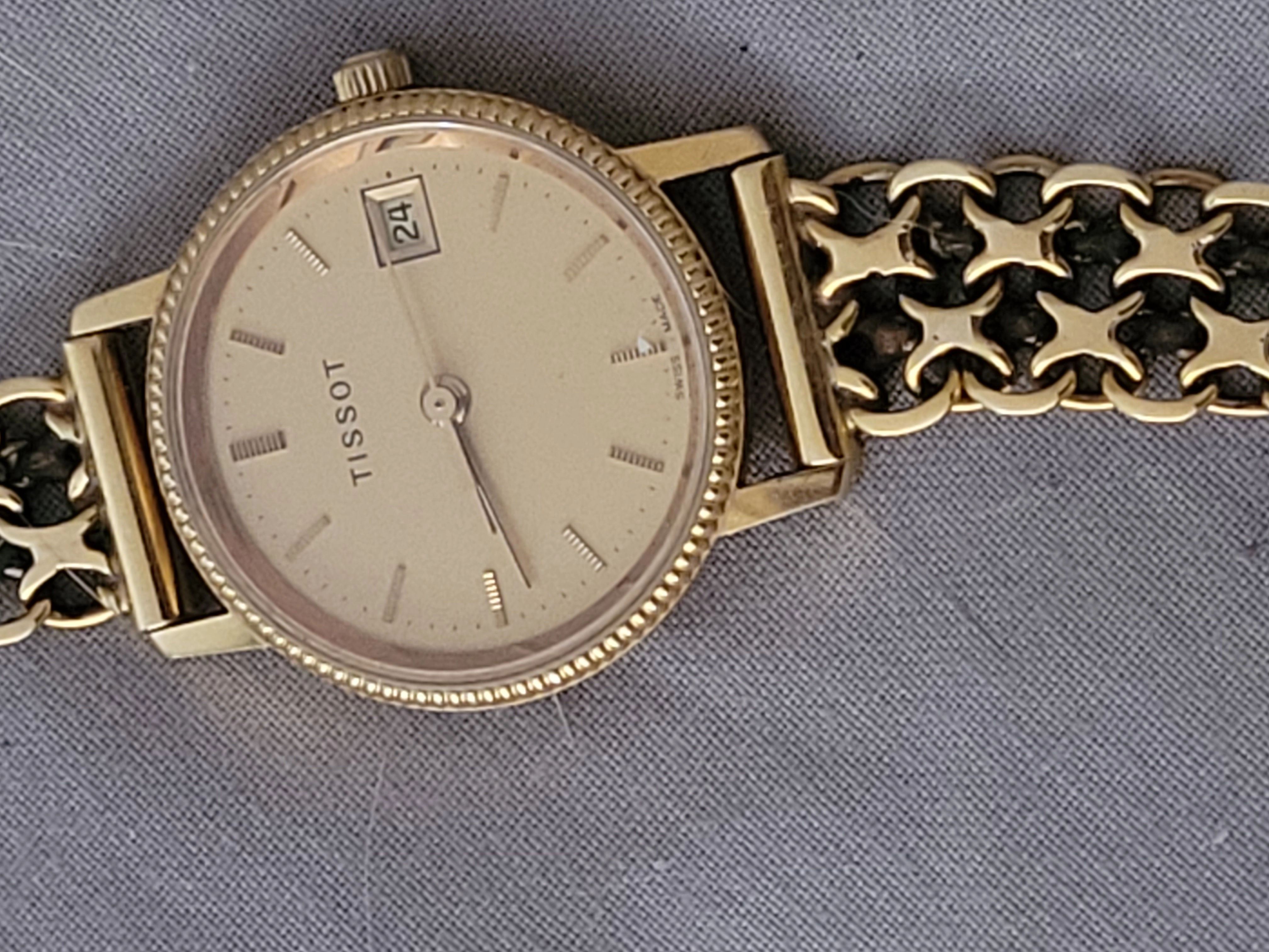 Huvudbild för Tissot damur 18k